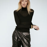 Weightless Turtleneck Black