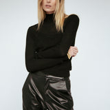 Weightless Turtleneck Black